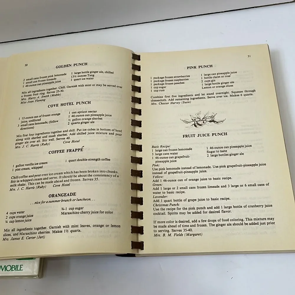 LOT OF TWO VINTAGE JUNIOR LEAGUE SOUTHERN COOKBOOKS‎